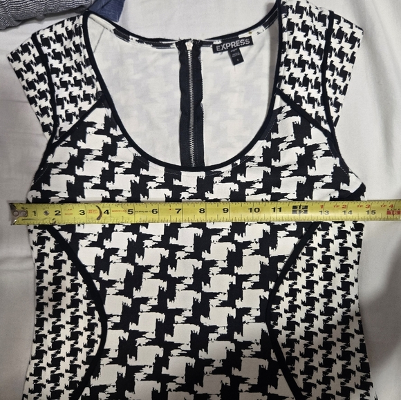 Express Black White Houndstooth Cap Sleeve Stretch Zip Back Bodycon Mini Dress 6 - Picture 7 of 8